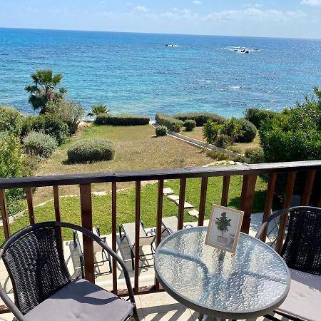 Amazing Front Line Villa In Coral Bay Peyia Extérieur photo