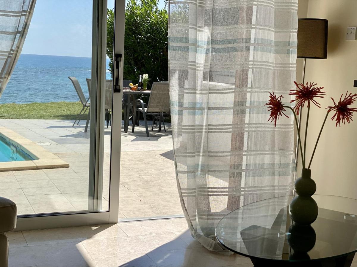 Amazing Front Line Villa In Coral Bay Peyia Extérieur photo