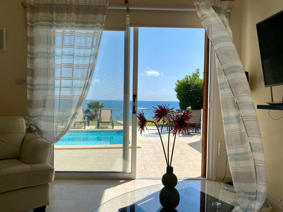 Amazing Front Line Villa In Coral Bay Peyia Extérieur photo
