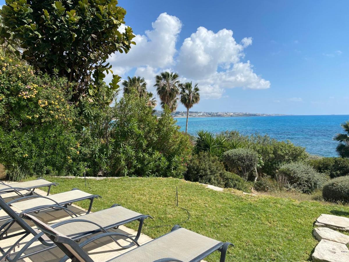 Amazing Front Line Villa In Coral Bay Peyia Extérieur photo