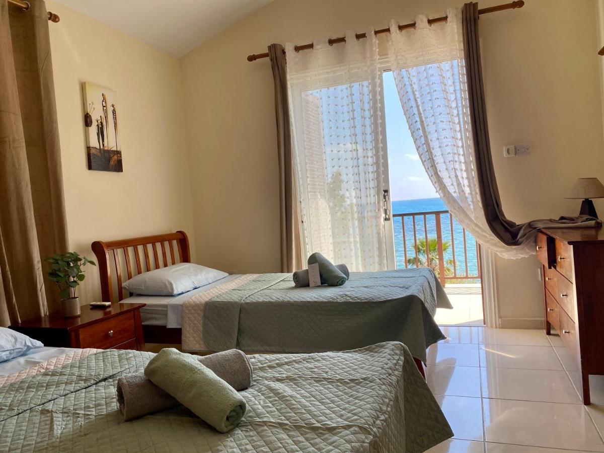 Amazing Front Line Villa In Coral Bay Peyia Extérieur photo