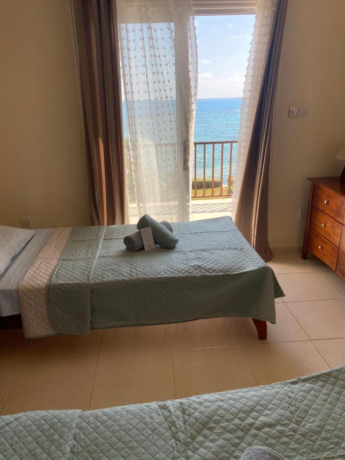 Amazing Front Line Villa In Coral Bay Peyia Extérieur photo