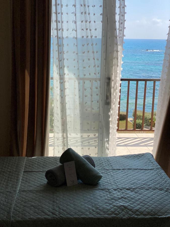 Amazing Front Line Villa In Coral Bay Peyia Extérieur photo