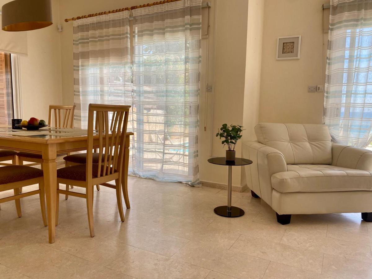 Amazing Front Line Villa In Coral Bay Peyia Extérieur photo