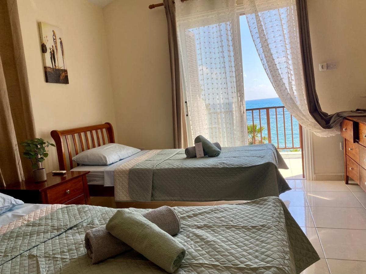 Amazing Front Line Villa In Coral Bay Peyia Extérieur photo