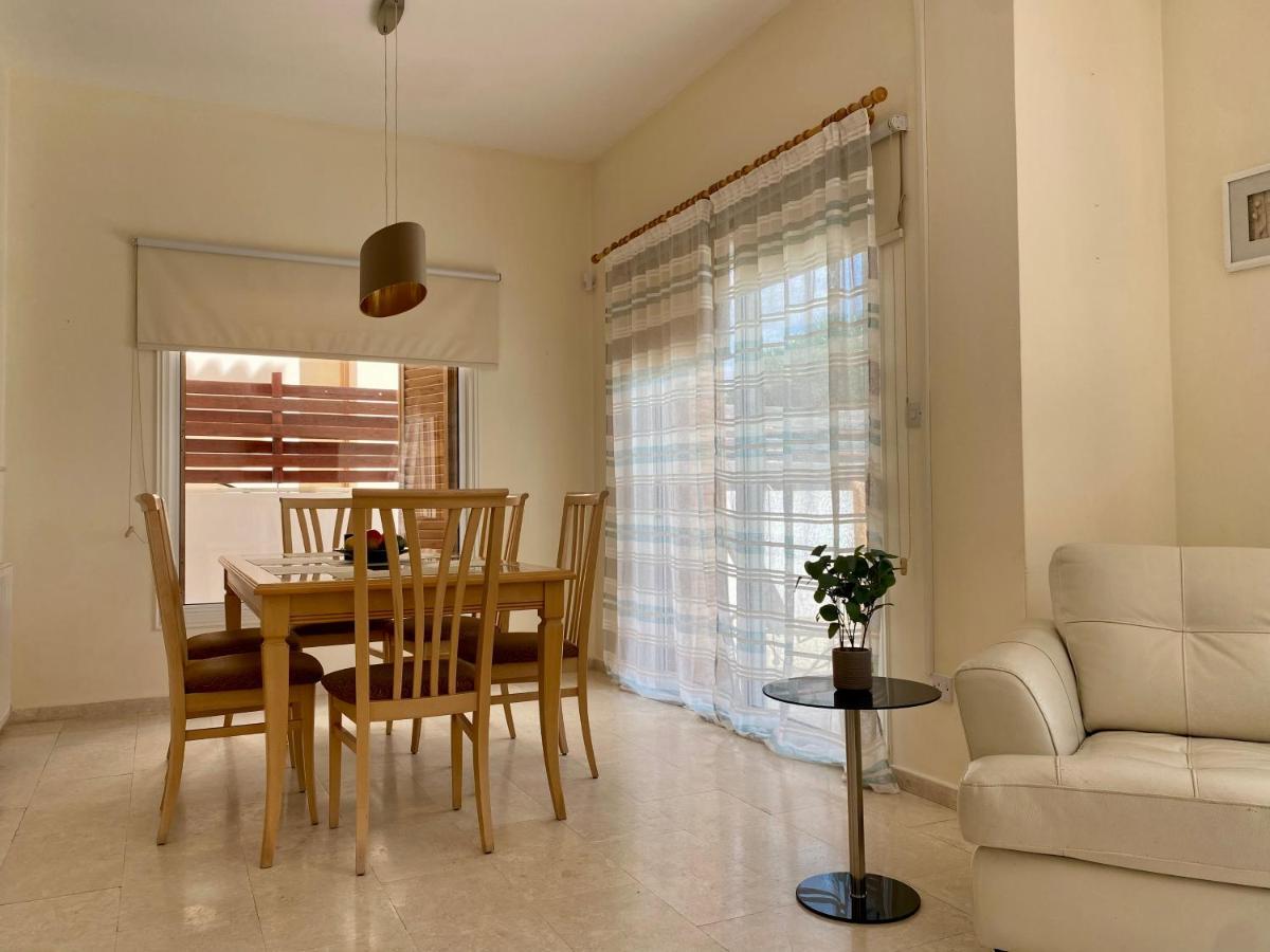 Amazing Front Line Villa In Coral Bay Peyia Extérieur photo