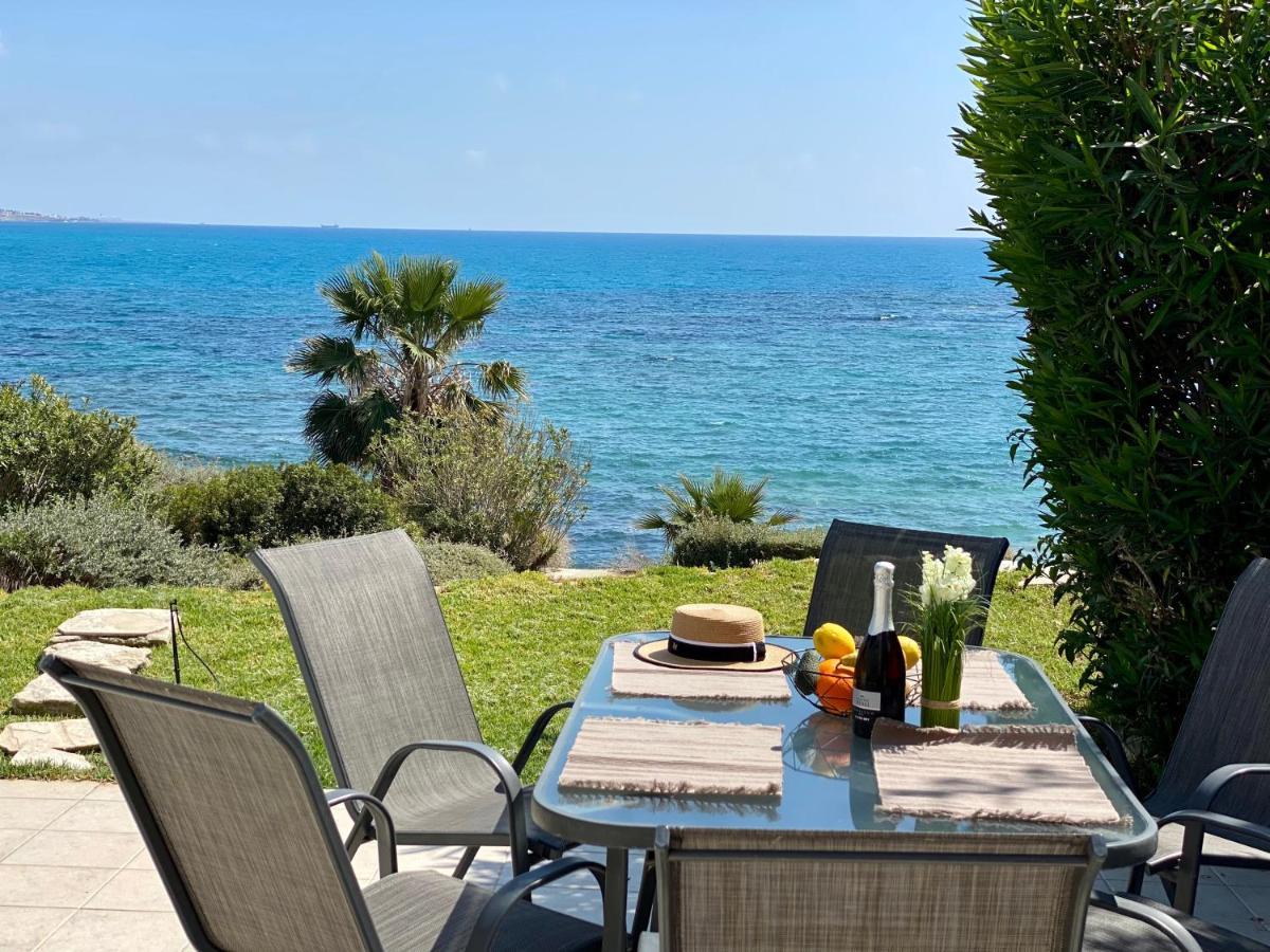 Amazing Front Line Villa In Coral Bay Peyia Extérieur photo