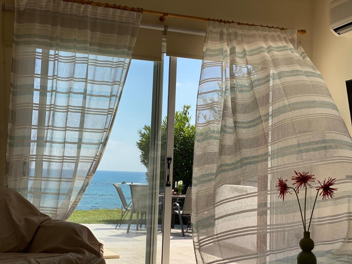 Amazing Front Line Villa In Coral Bay Peyia Extérieur photo