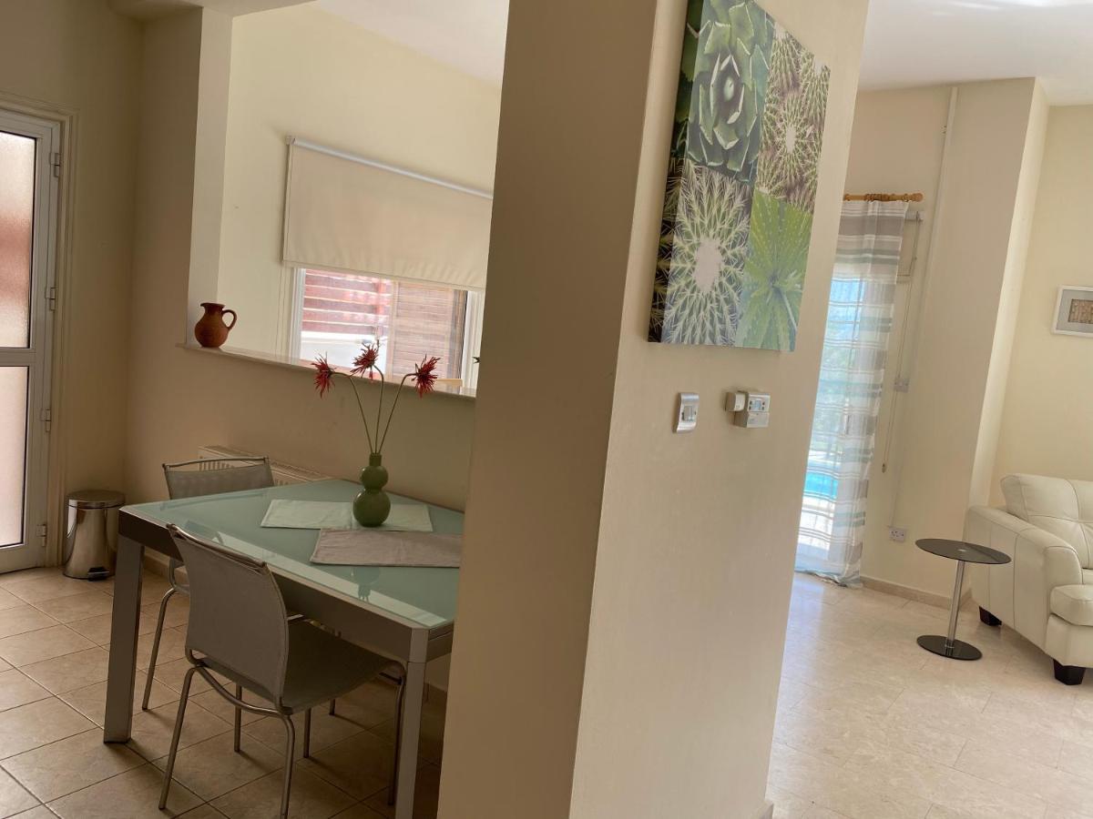 Amazing Front Line Villa In Coral Bay Peyia Extérieur photo