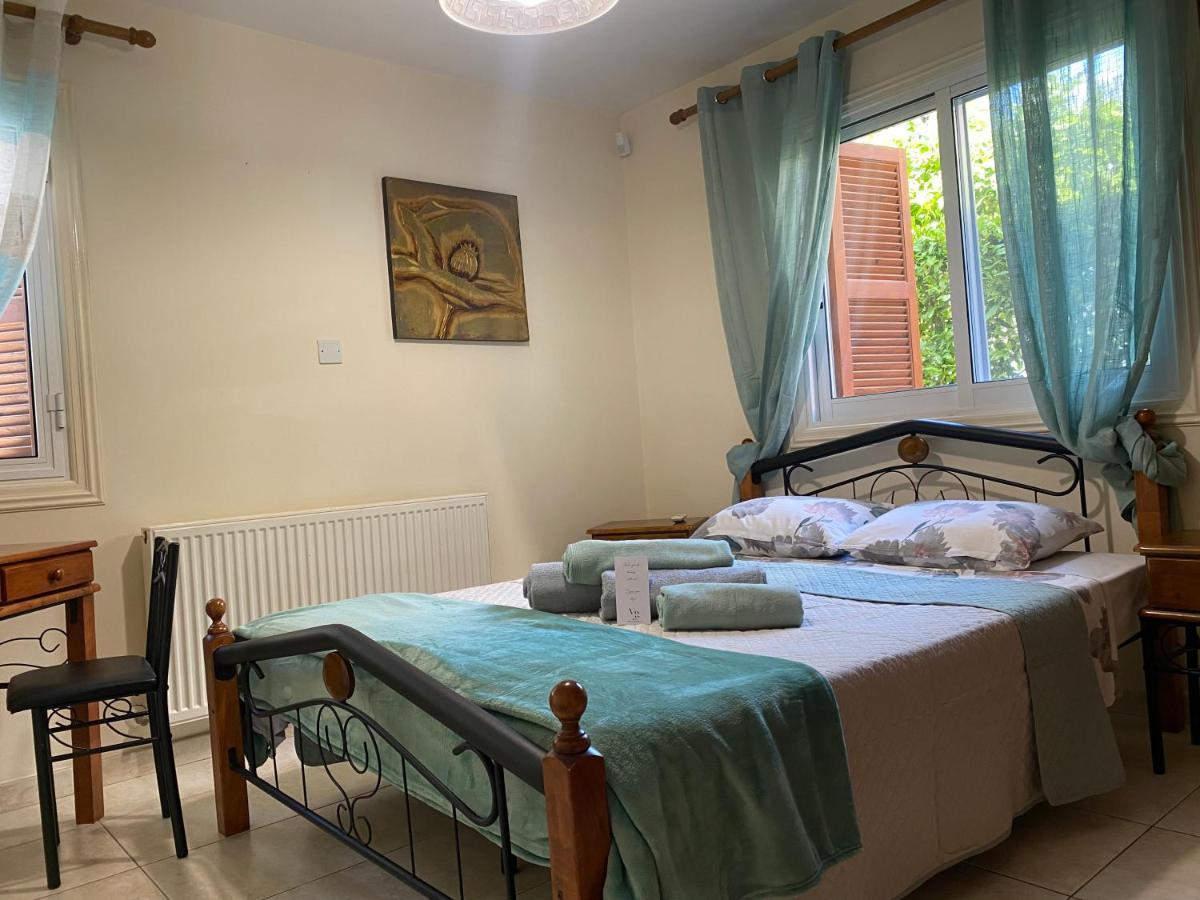 Amazing Front Line Villa In Coral Bay Peyia Extérieur photo